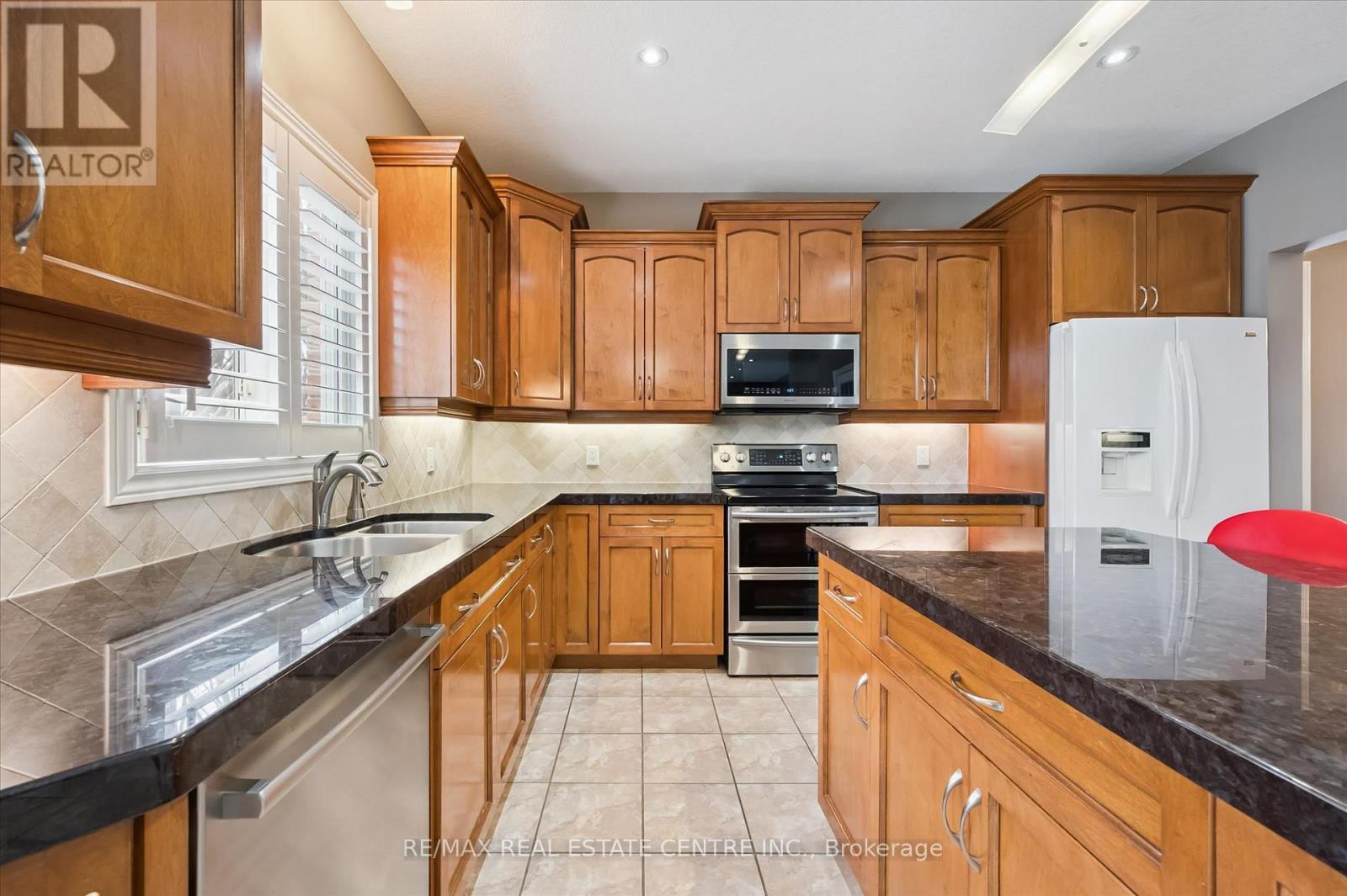 417 Palamino Place, Waterloo, Ontario  N2K 4K5 - Photo 16 - X12938024