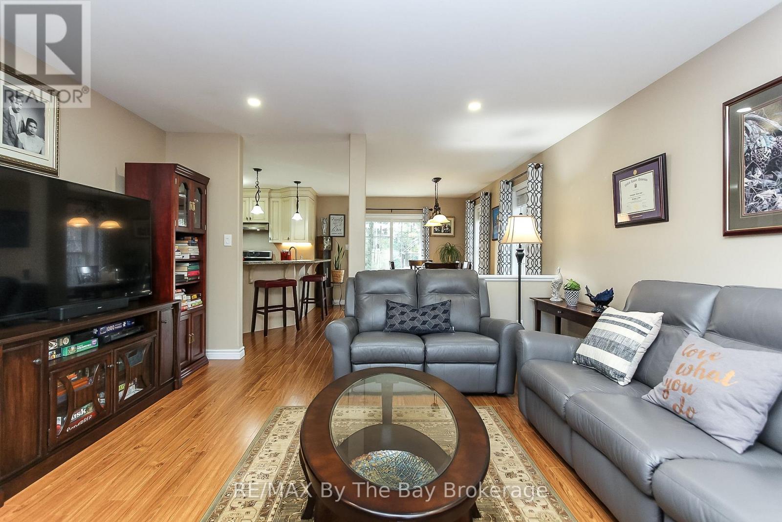 99 Lily Drive, Wasaga Beach, Ontario  L9Z 2Z2 - Photo 14 - S12938126