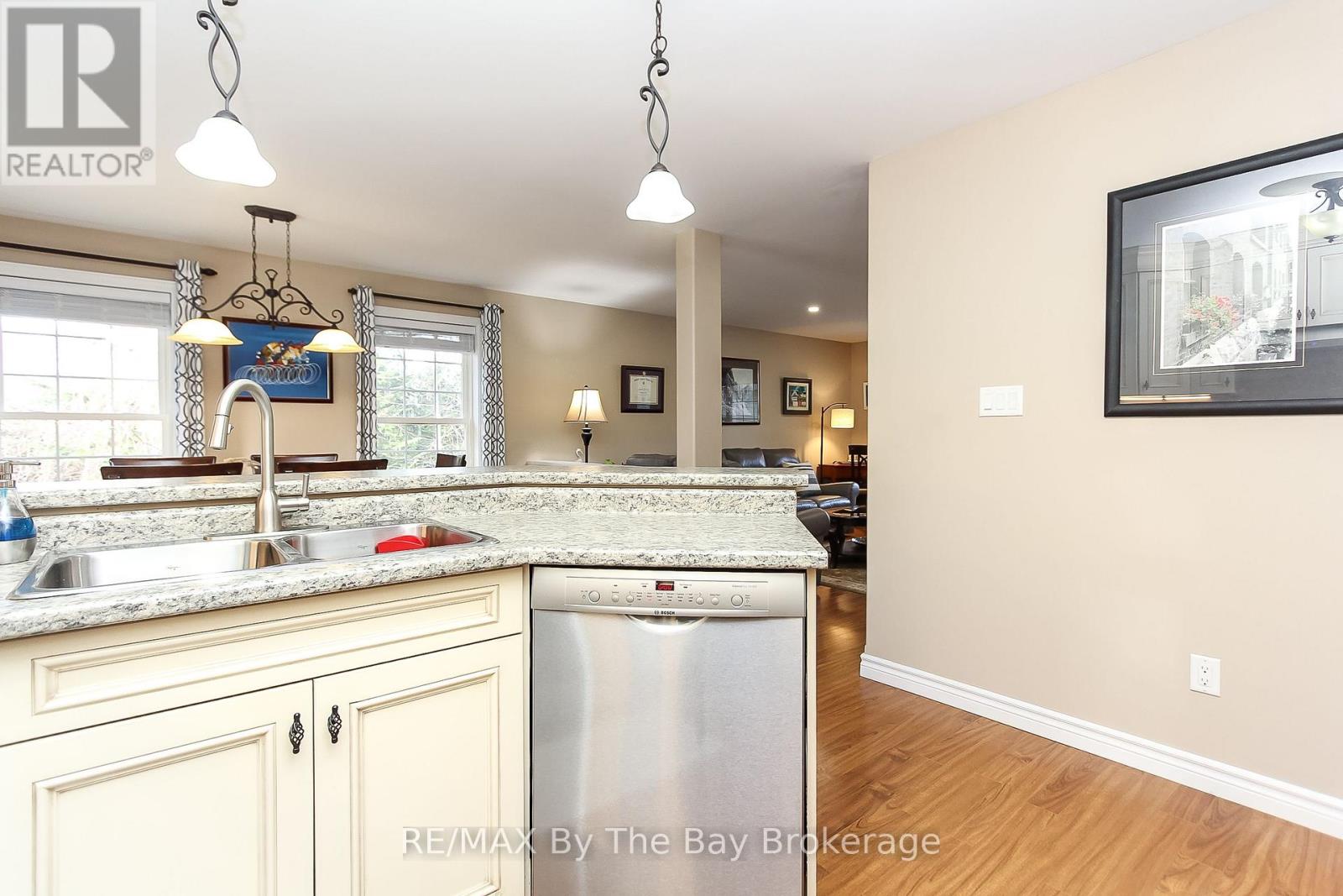 99 Lily Drive, Wasaga Beach, Ontario  L9Z 2Z2 - Photo 21 - S12938126