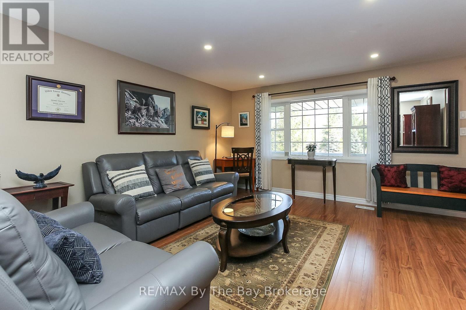 99 Lily Drive, Wasaga Beach, Ontario  L9Z 2Z2 - Photo 3 - S12938126