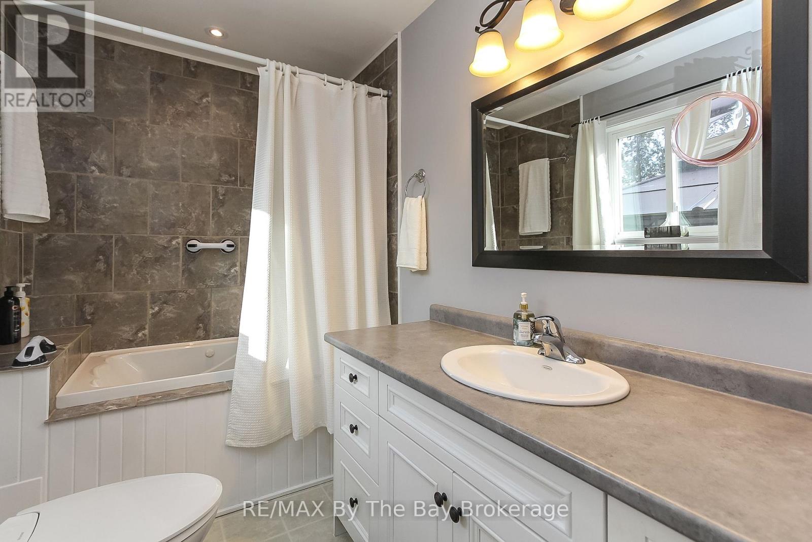 99 Lily Drive, Wasaga Beach, Ontario  L9Z 2Z2 - Photo 32 - S12938126