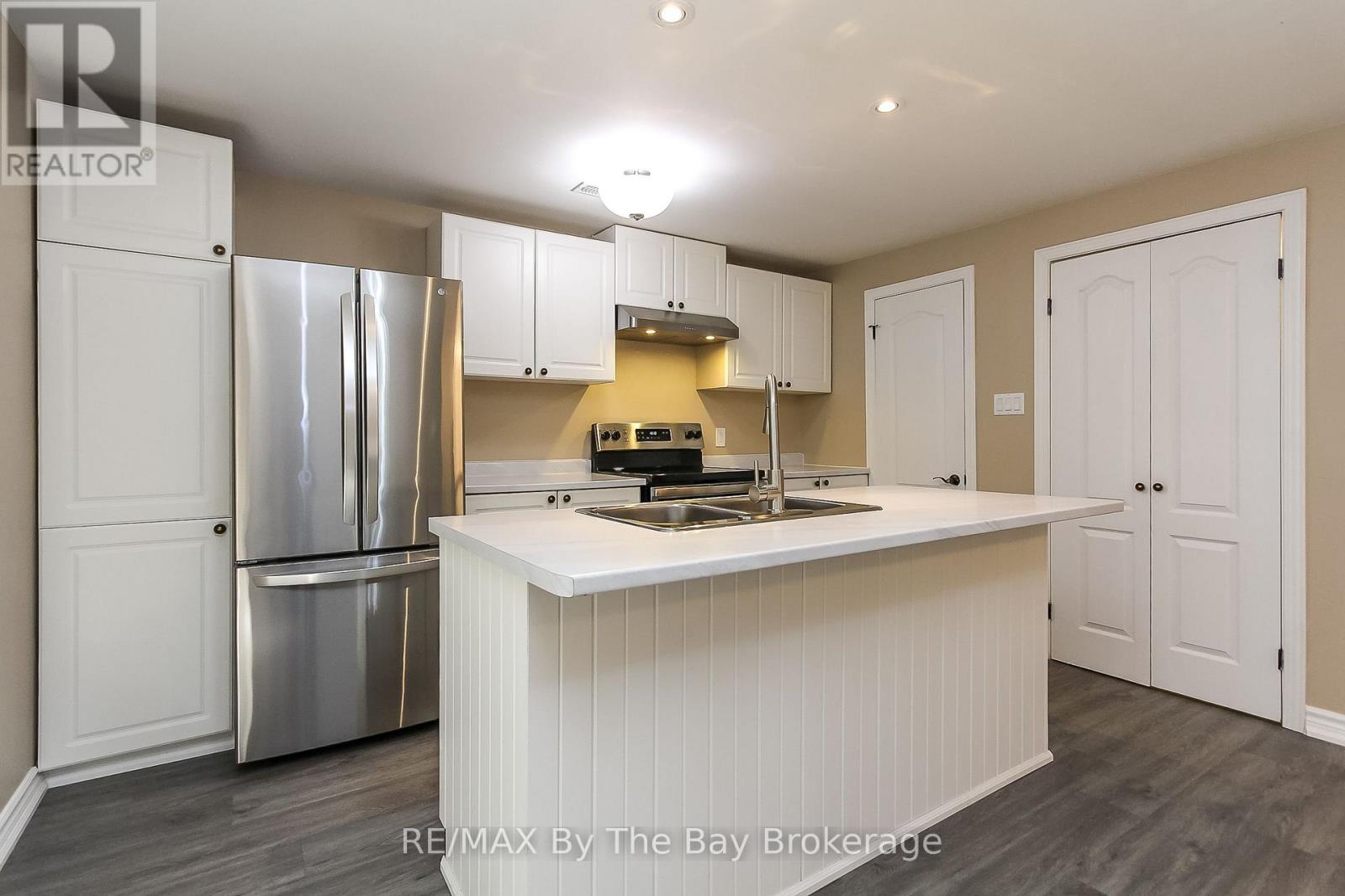 99 Lily Drive, Wasaga Beach, Ontario  L9Z 2Z2 - Photo 45 - S12938126