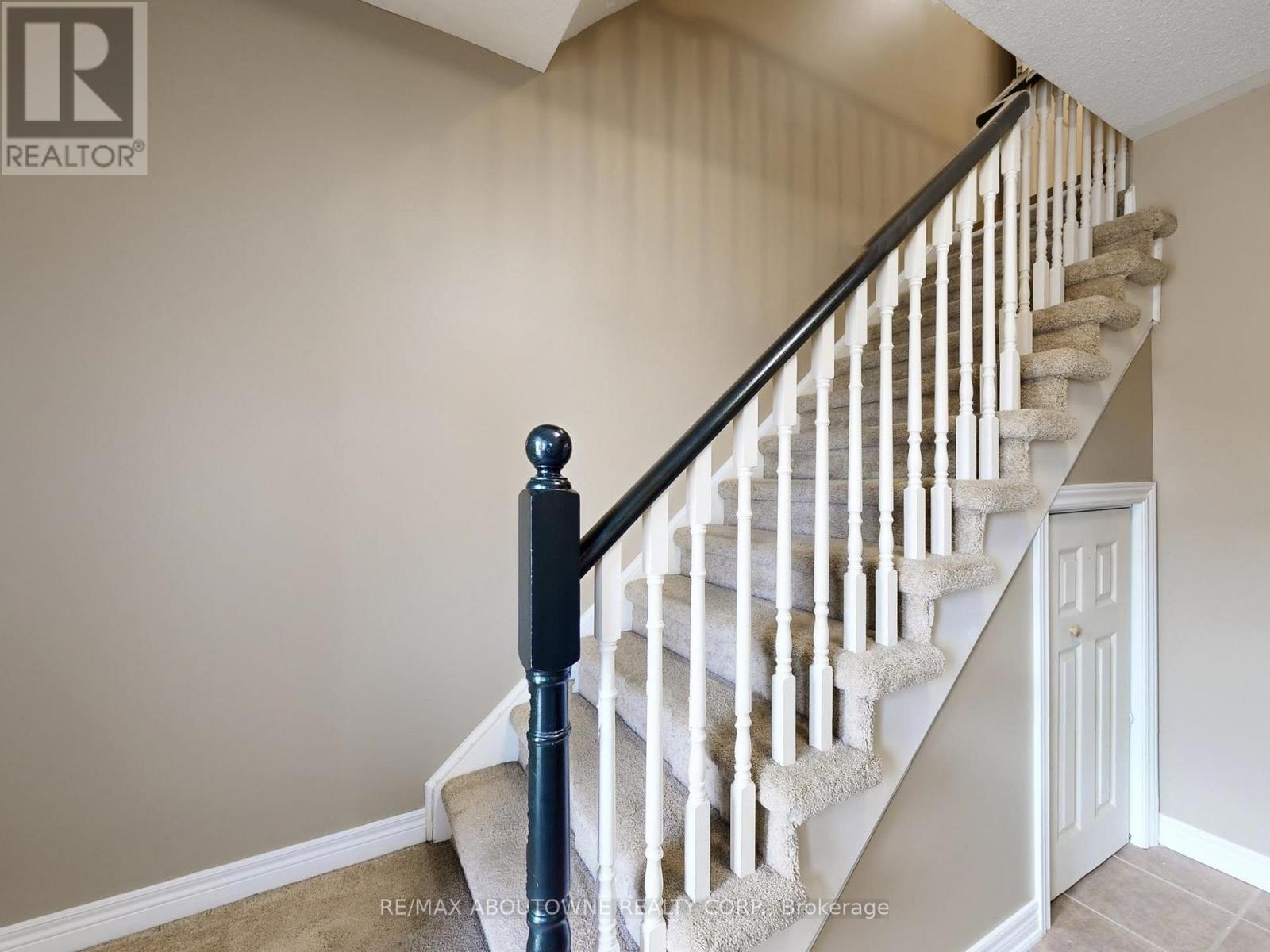 9 - 2360 Parkhaven Boulevard, Oakville, Ontario  L6H 7S6 - Photo 6 - W12919958