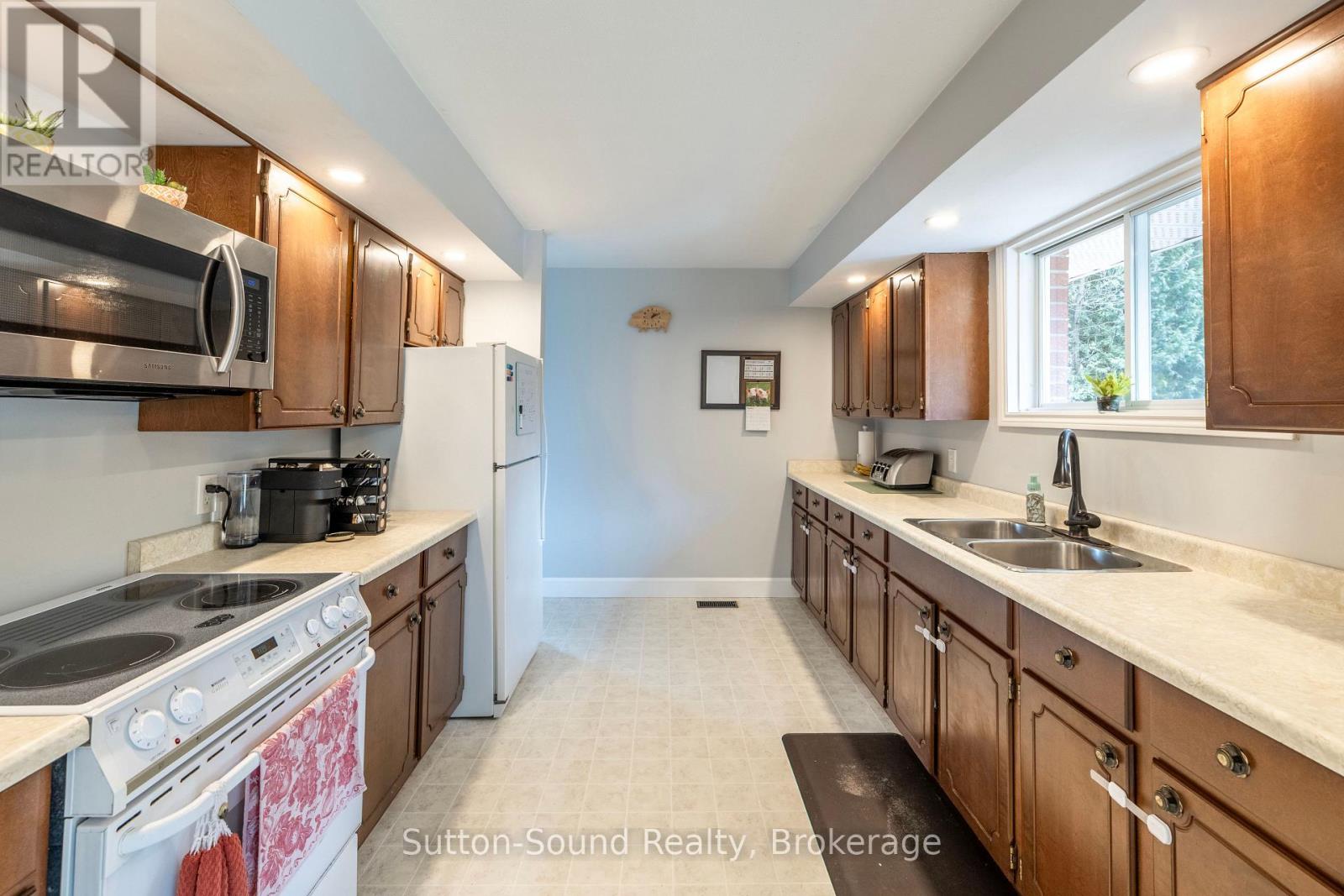 102710 Grey Road 18, Georgian Bluffs, Ontario  N4K 5N6 - Photo 10 - X12938134