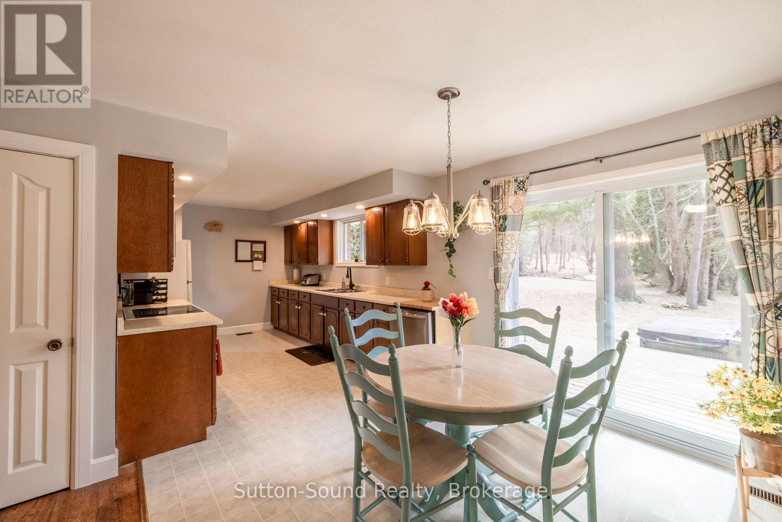 102710 Grey Road 18, Georgian Bluffs, Ontario  N4K 5N6 - Photo 7 - X12938134