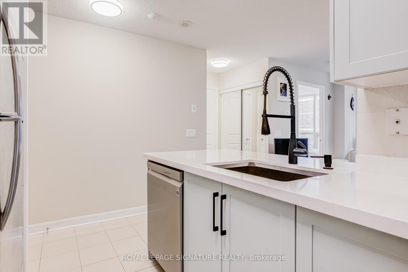 1011 - 4978 Yonge Street, Toronto (Lansing-Westgate), Ontario  M2N 7G8 - Photo 5 - C12938108