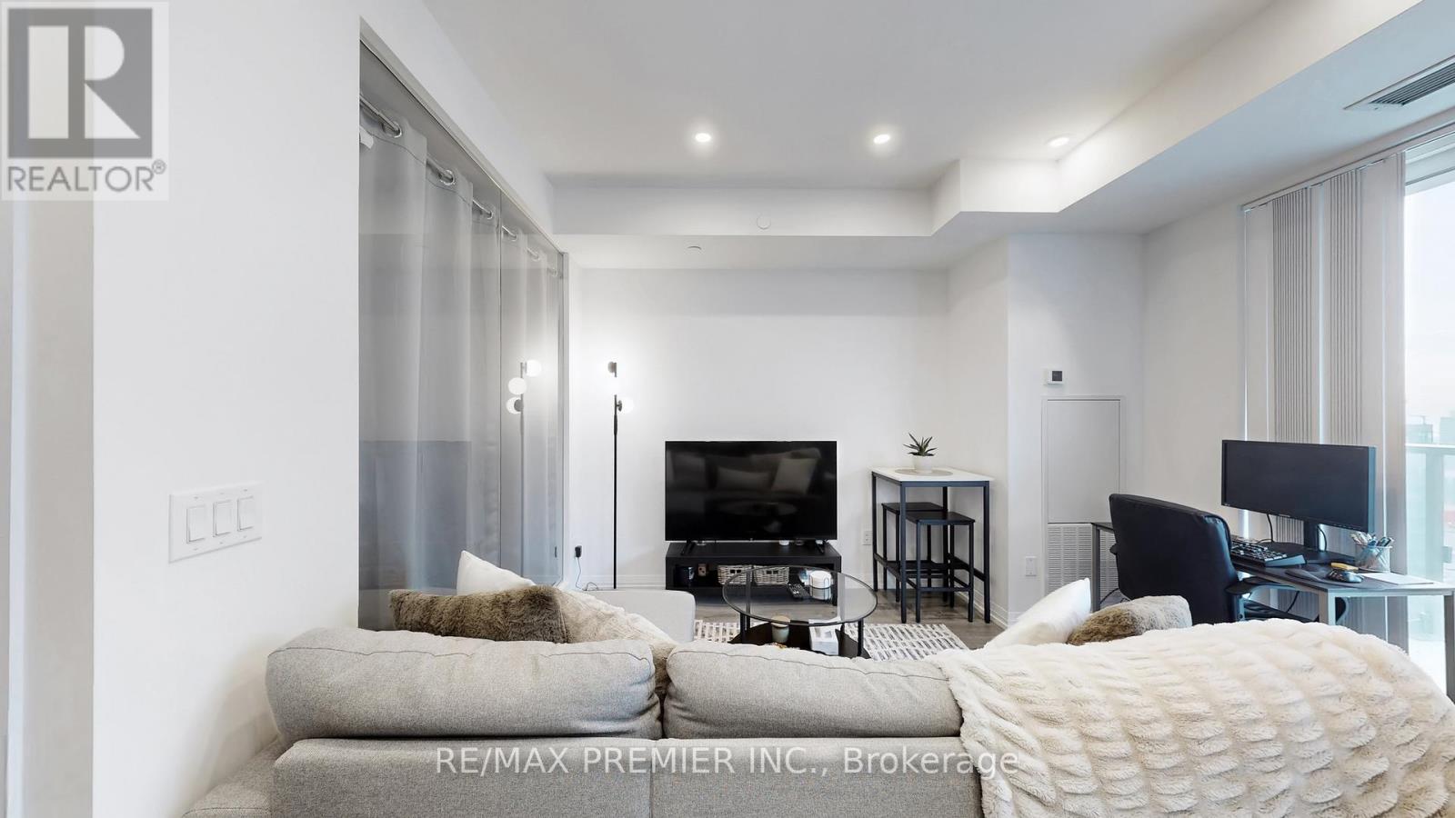 3711 - 8 Widmer Street, Toronto, Ontario  M5V 0W6 - Photo 9 - C12938130