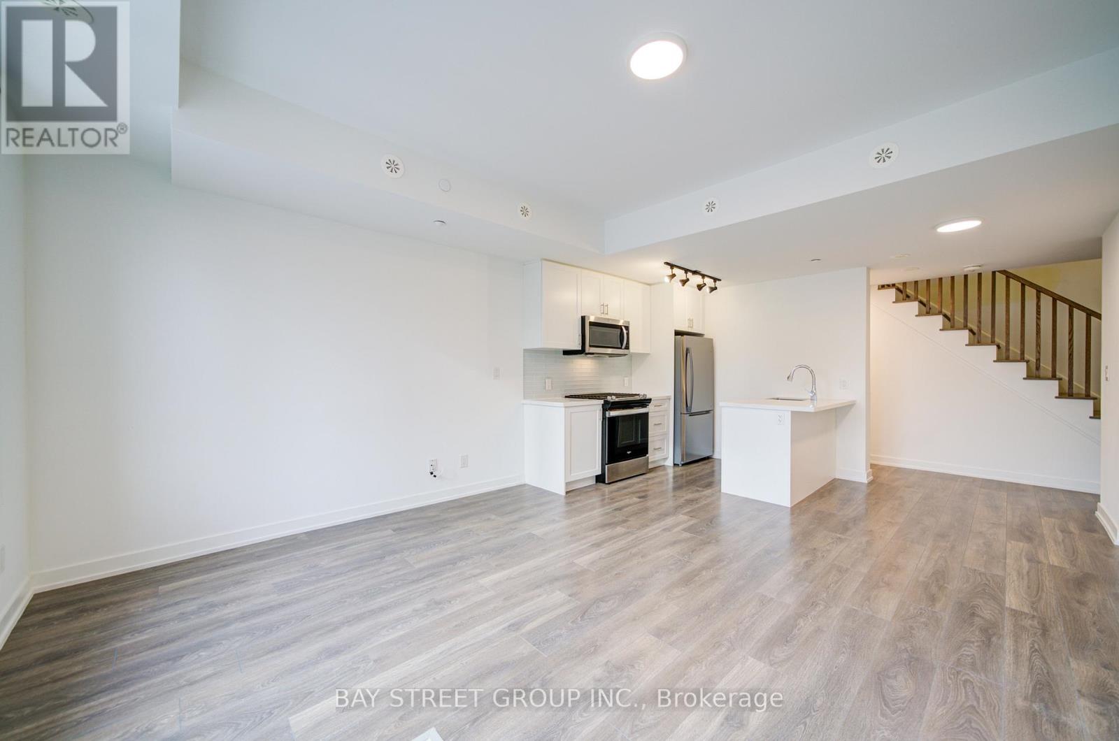 7 - 1479 O'connor Drive, Toronto, Ontario  M4B 0A7 - Photo 2 - E12938102