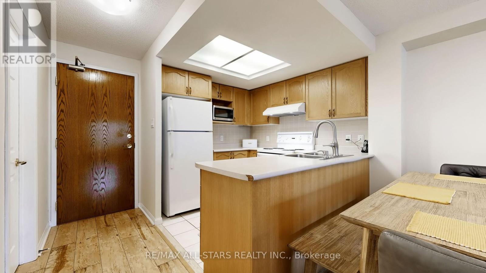 327 - 900 Bogart Mill Trail, Newmarket, Ontario  L3Y 8V5 - Photo 11 - N12938136