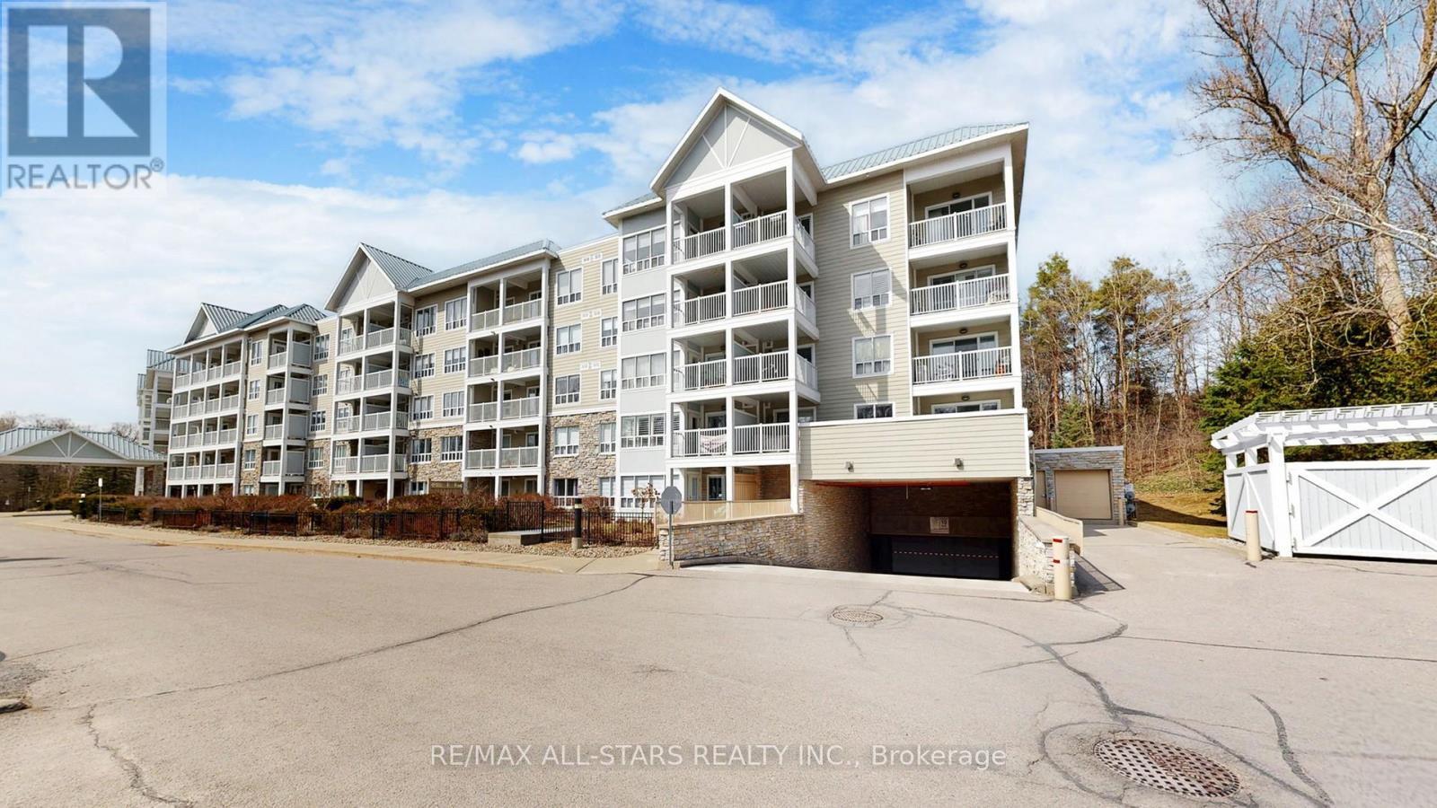 327 - 900 Bogart Mill Trail, Newmarket, Ontario  L3Y 8V5 - Photo 2 - N12938136