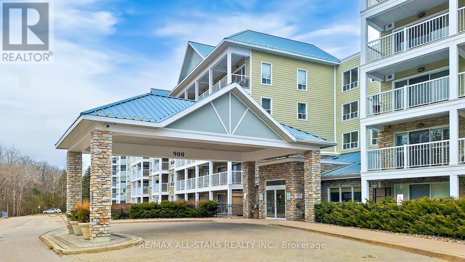 327 - 900 Bogart Mill Trail, Newmarket, Ontario  L3Y 8V5 - Photo 3 - N12938136