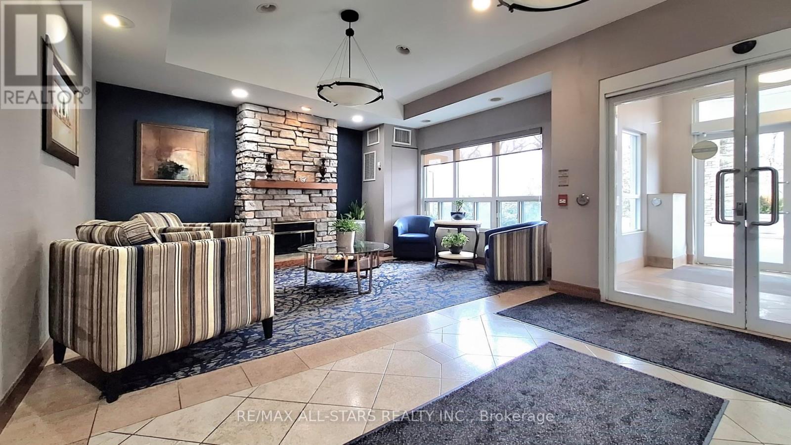 327 - 900 Bogart Mill Trail, Newmarket, Ontario  L3Y 8V5 - Photo 4 - N12938136