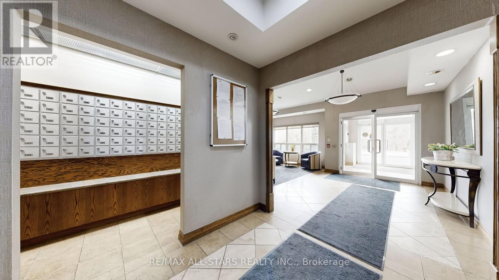 327 - 900 Bogart Mill Trail, Newmarket, Ontario  L3Y 8V5 - Photo 5 - N12938136