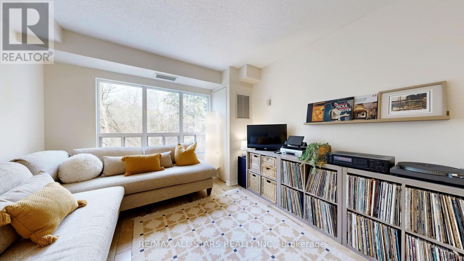 327 - 900 Bogart Mill Trail, Newmarket, Ontario  L3Y 8V5 - Photo 7 - N12938136