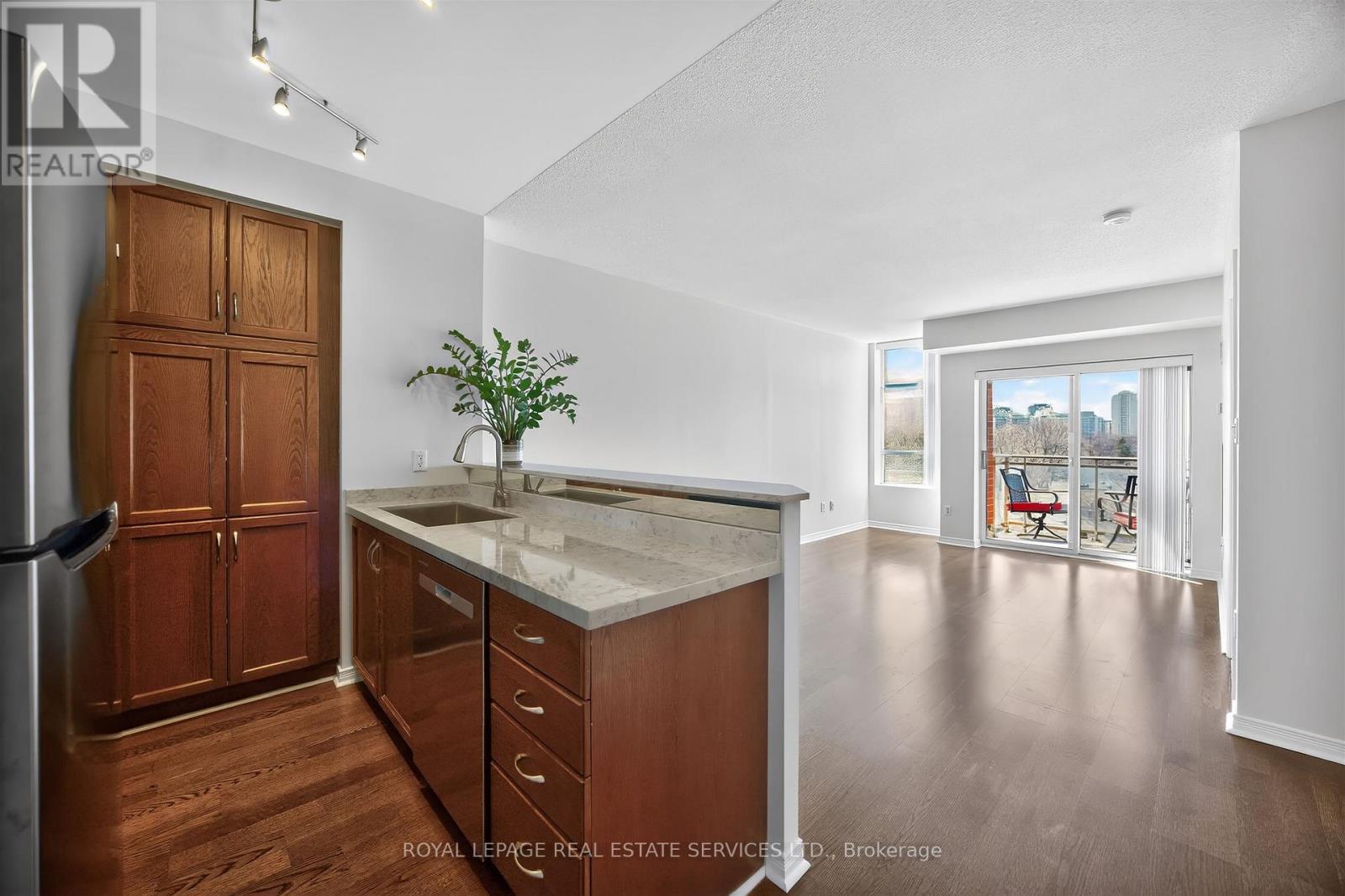 620 - 2495 Dundas Street W, Toronto (High Park North), Ontario  M6P 1X4 - Photo 5 - W12938096