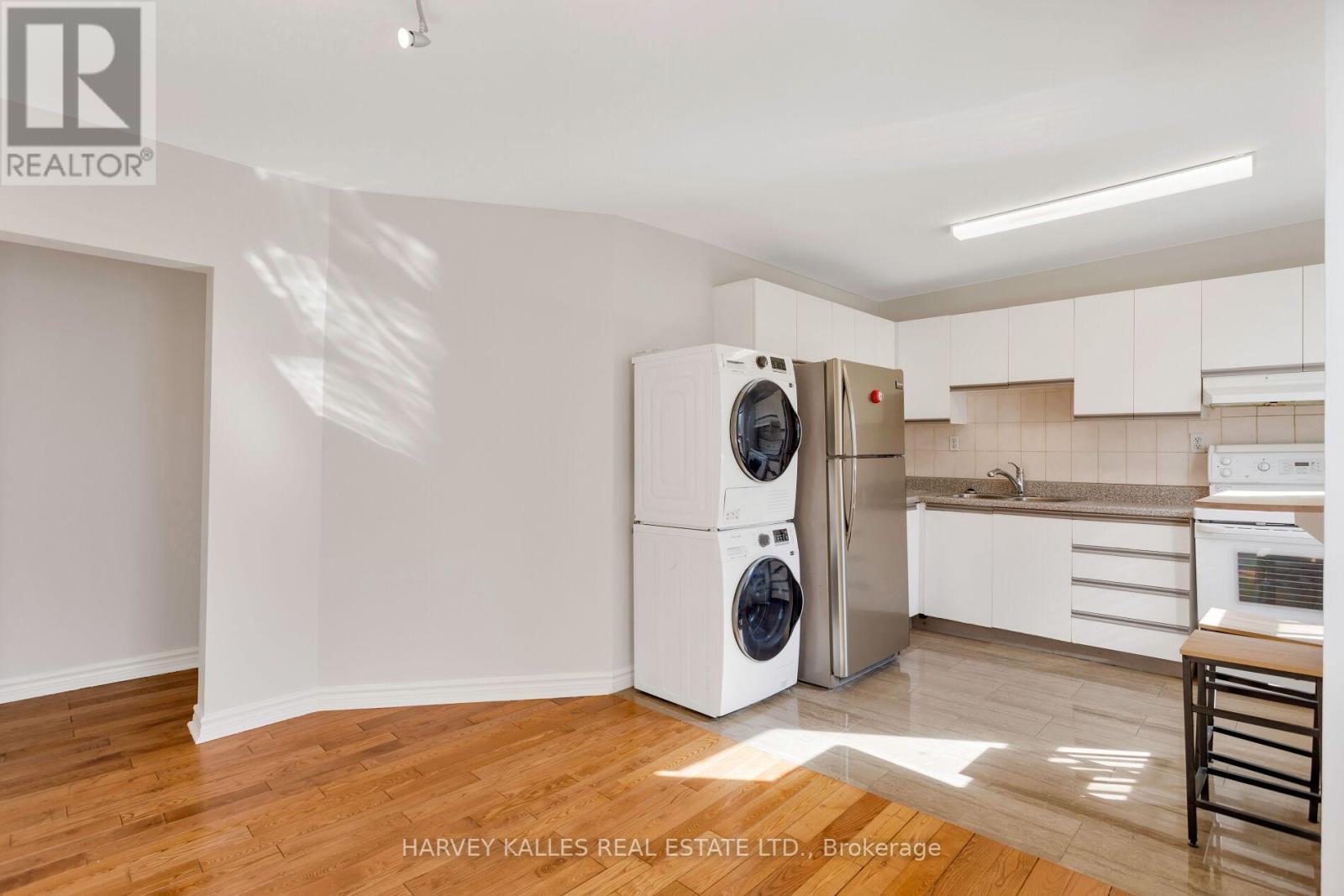 Upper - 429 Margueretta Street, Toronto, Ontario  M6H 3S6 - Photo 10 - W12938100