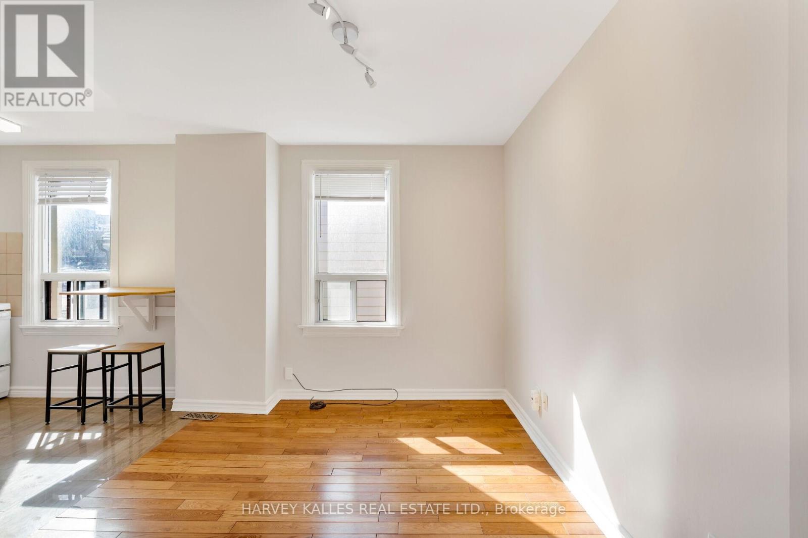 Upper - 429 Margueretta Street, Toronto, Ontario  M6H 3S6 - Photo 11 - W12938100