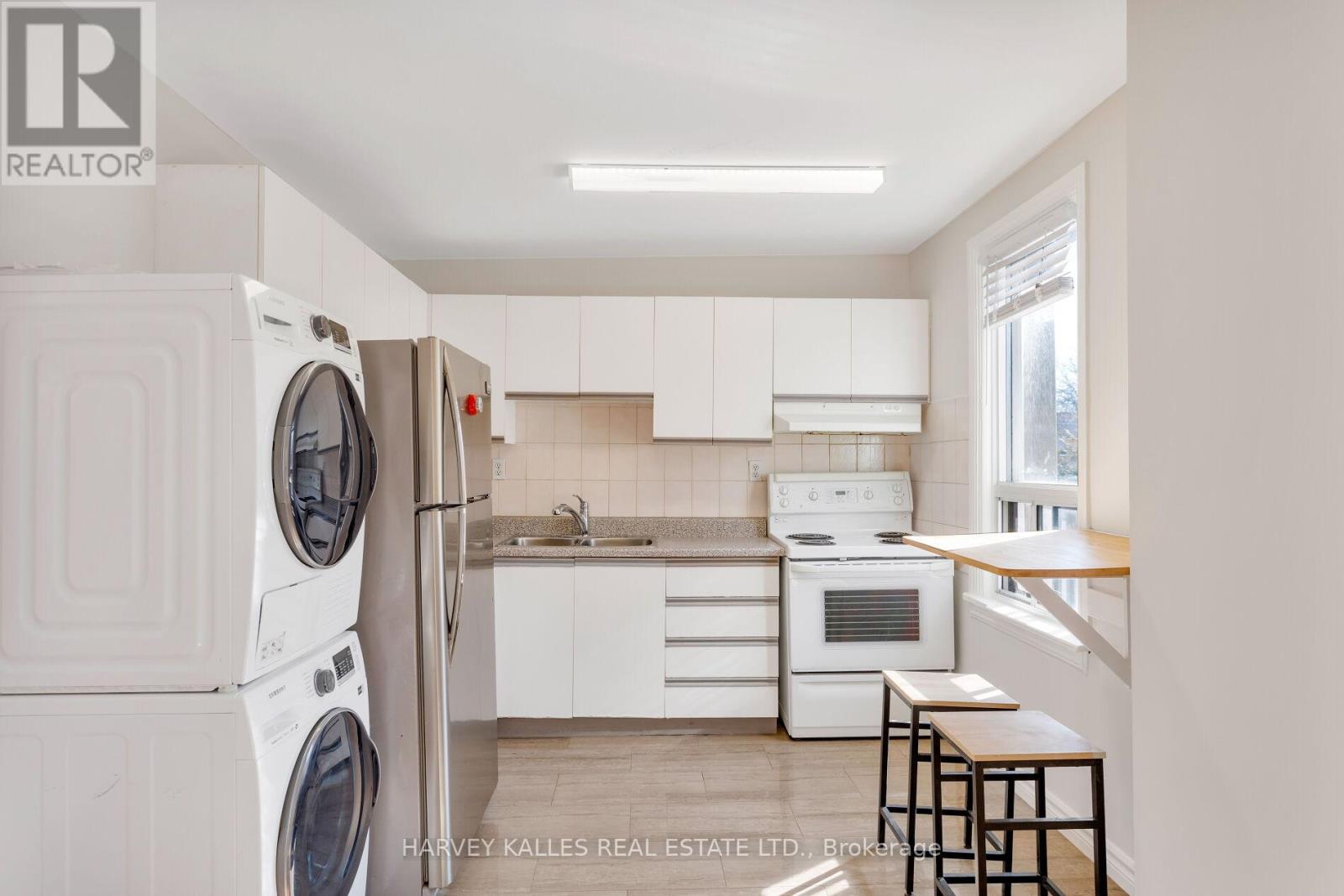 Upper - 429 Margueretta Street, Toronto, Ontario  M6H 3S6 - Photo 12 - W12938100