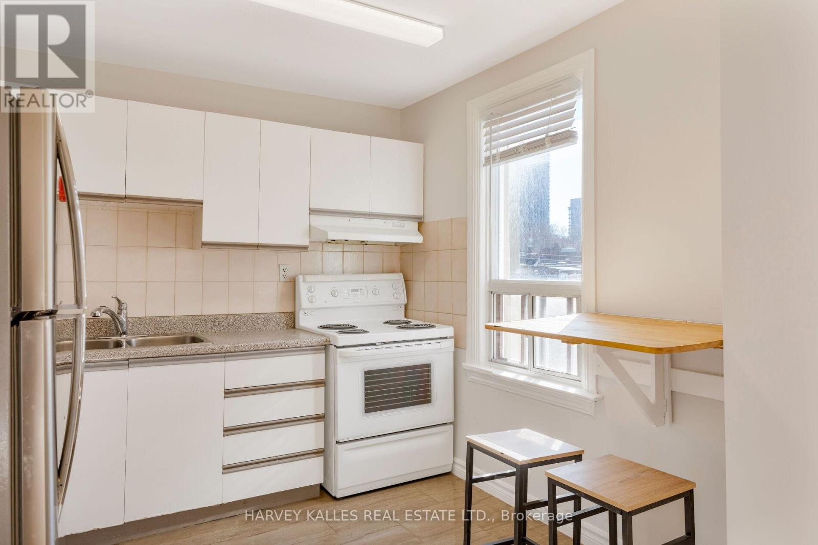 Upper - 429 Margueretta Street, Toronto, Ontario  M6H 3S6 - Photo 14 - W12938100