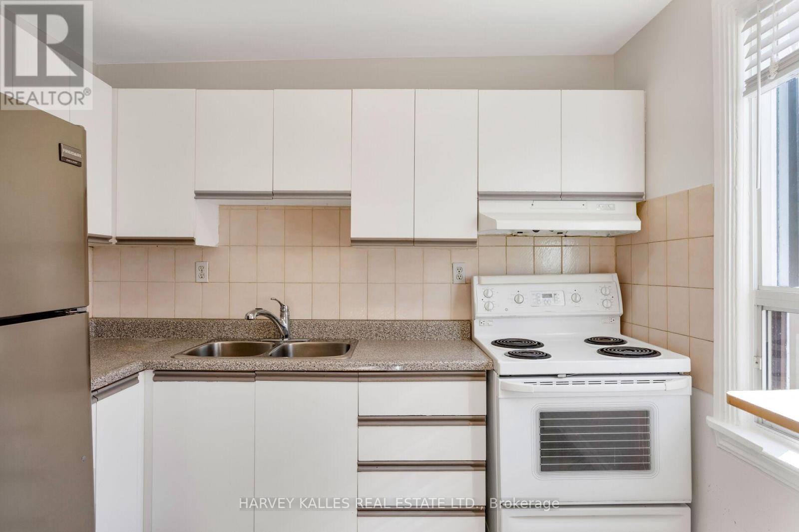 Upper - 429 Margueretta Street, Toronto, Ontario  M6H 3S6 - Photo 15 - W12938100