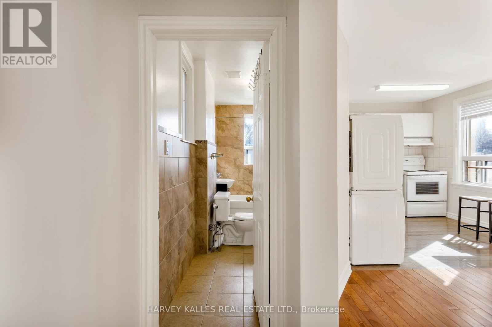 Upper - 429 Margueretta Street, Toronto, Ontario  M6H 3S6 - Photo 17 - W12938100