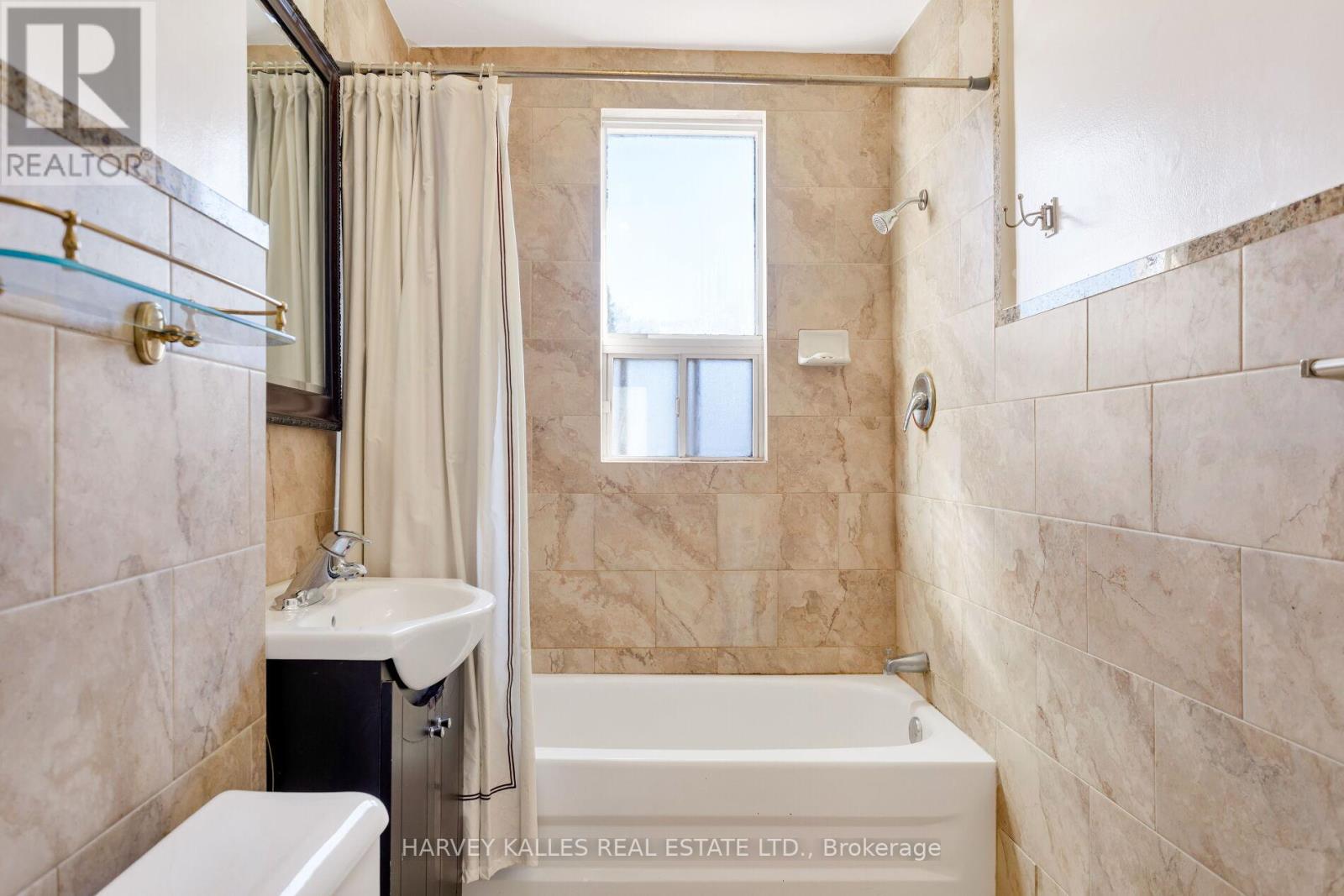 Upper - 429 Margueretta Street, Toronto, Ontario  M6H 3S6 - Photo 18 - W12938100