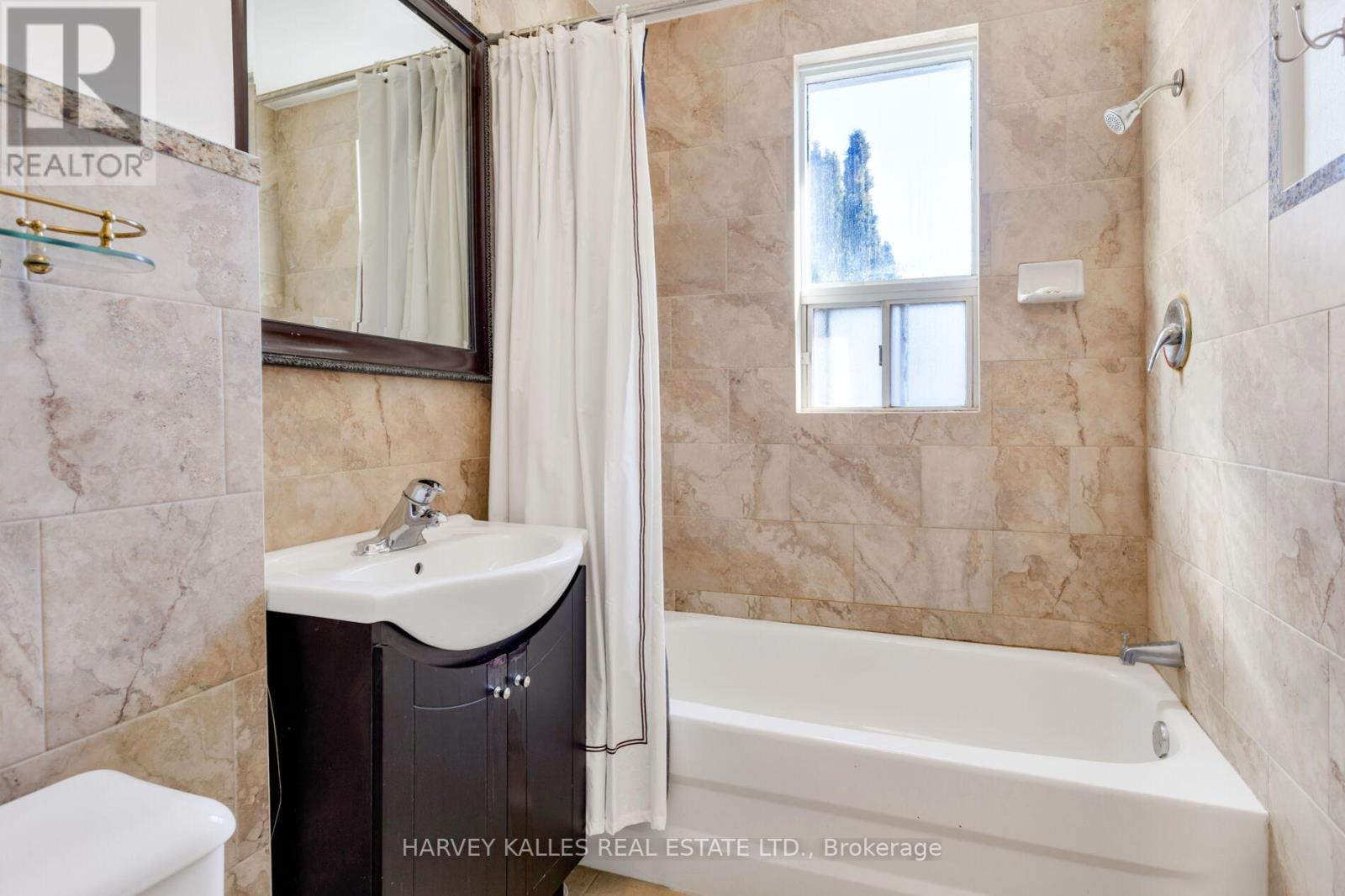 Upper - 429 Margueretta Street, Toronto, Ontario  M6H 3S6 - Photo 19 - W12938100