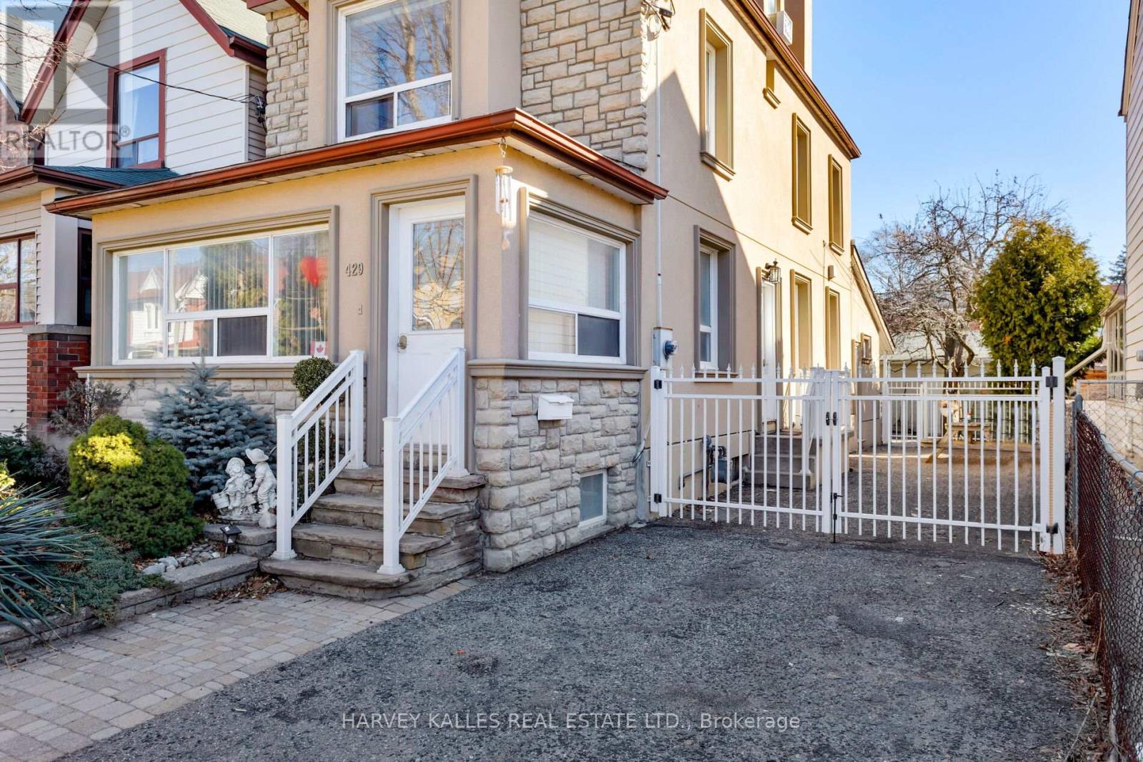 Upper - 429 Margueretta Street, Toronto, Ontario  M6H 3S6 - Photo 3 - W12938100