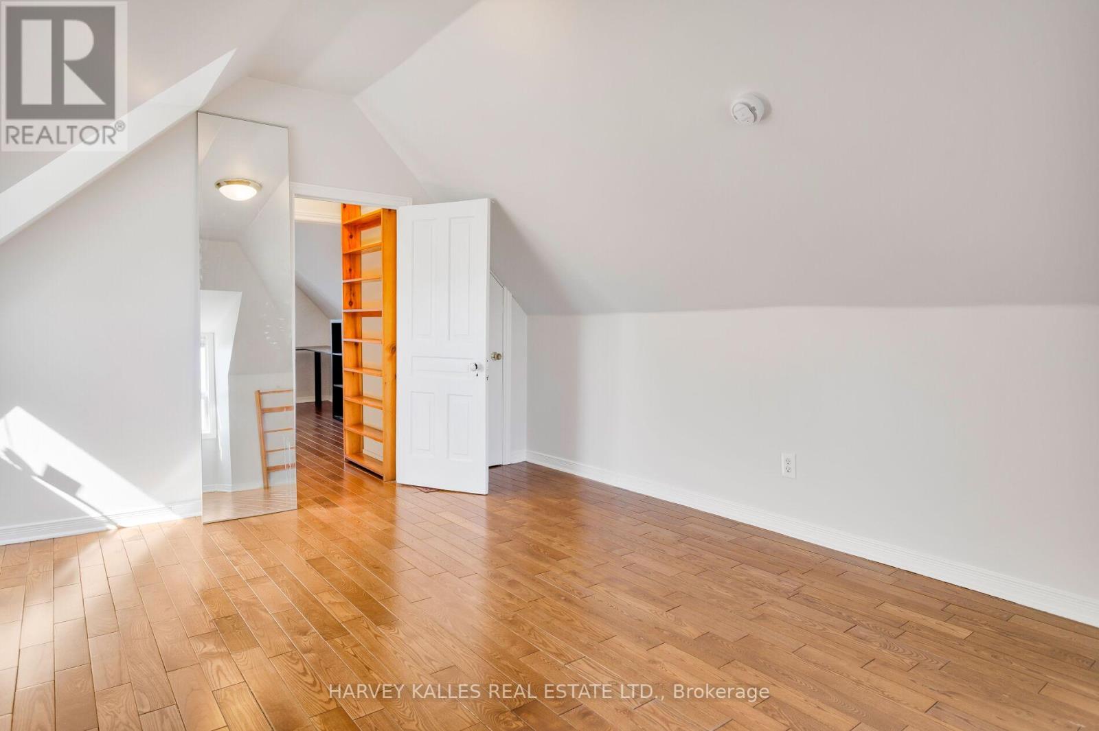 Upper - 429 Margueretta Street, Toronto, Ontario  M6H 3S6 - Photo 34 - W12938100