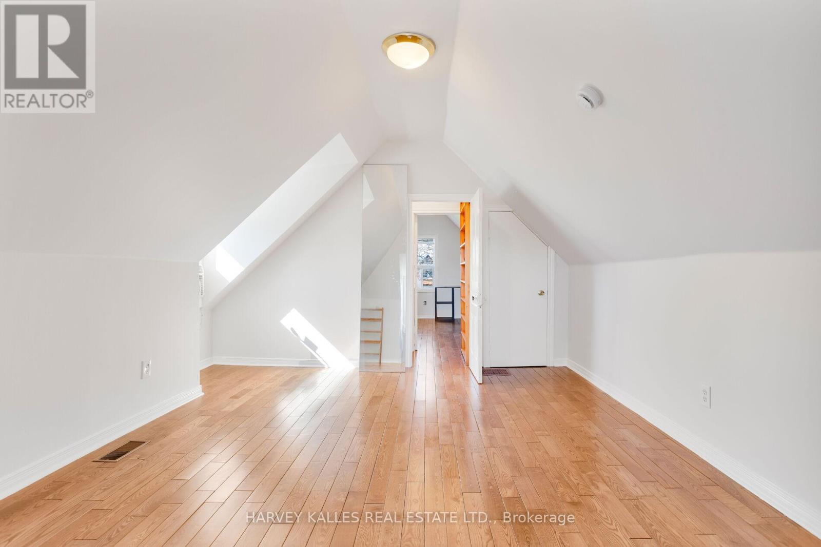 Upper - 429 Margueretta Street, Toronto, Ontario  M6H 3S6 - Photo 36 - W12938100