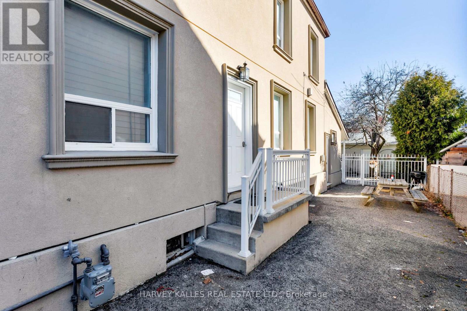 Upper - 429 Margueretta Street, Toronto, Ontario  M6H 3S6 - Photo 4 - W12938100