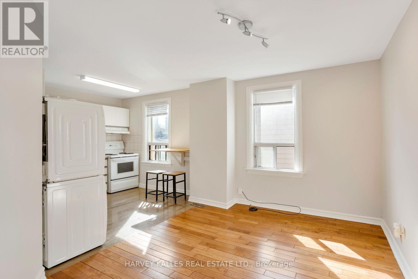 Upper - 429 Margueretta Street, Toronto, Ontario  M6H 3S6 - Photo 8 - W12938100