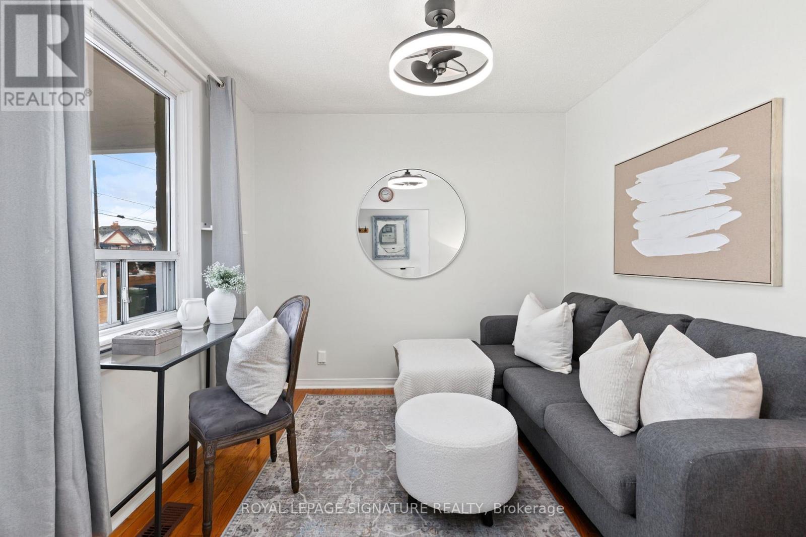 493 JANE STREET, Toronto, Ontario