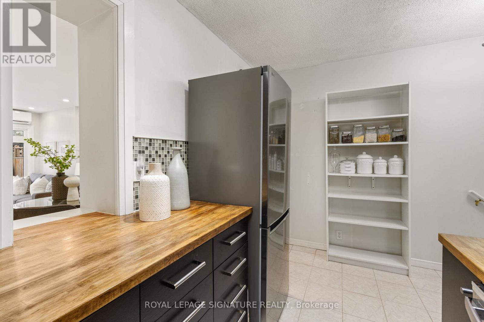 493 Jane Street, Toronto, Ontario  M6S 4A1 - Photo 11 - W12938106