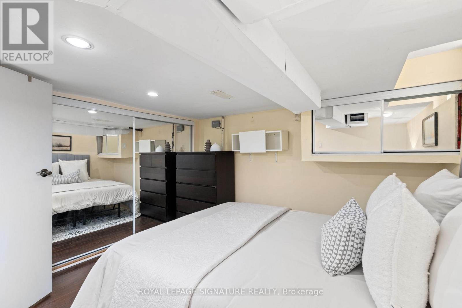 493 Jane Street, Toronto, Ontario  M6S 4A1 - Photo 21 - W12938106