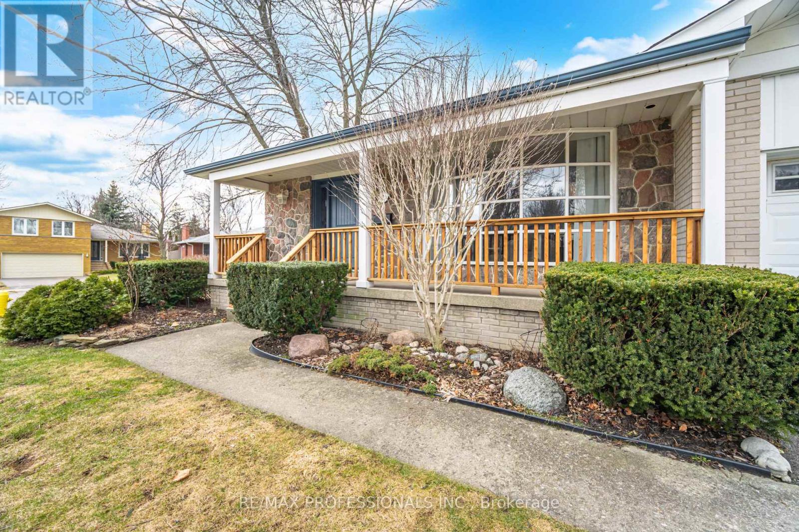 2 Thicket Road, Toronto, Ontario  M9C 2T3 - Photo 2 - W12938128