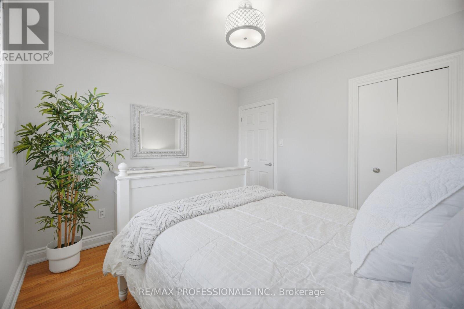 2 Thicket Road, Toronto, Ontario  M9C 2T3 - Photo 22 - W12938128