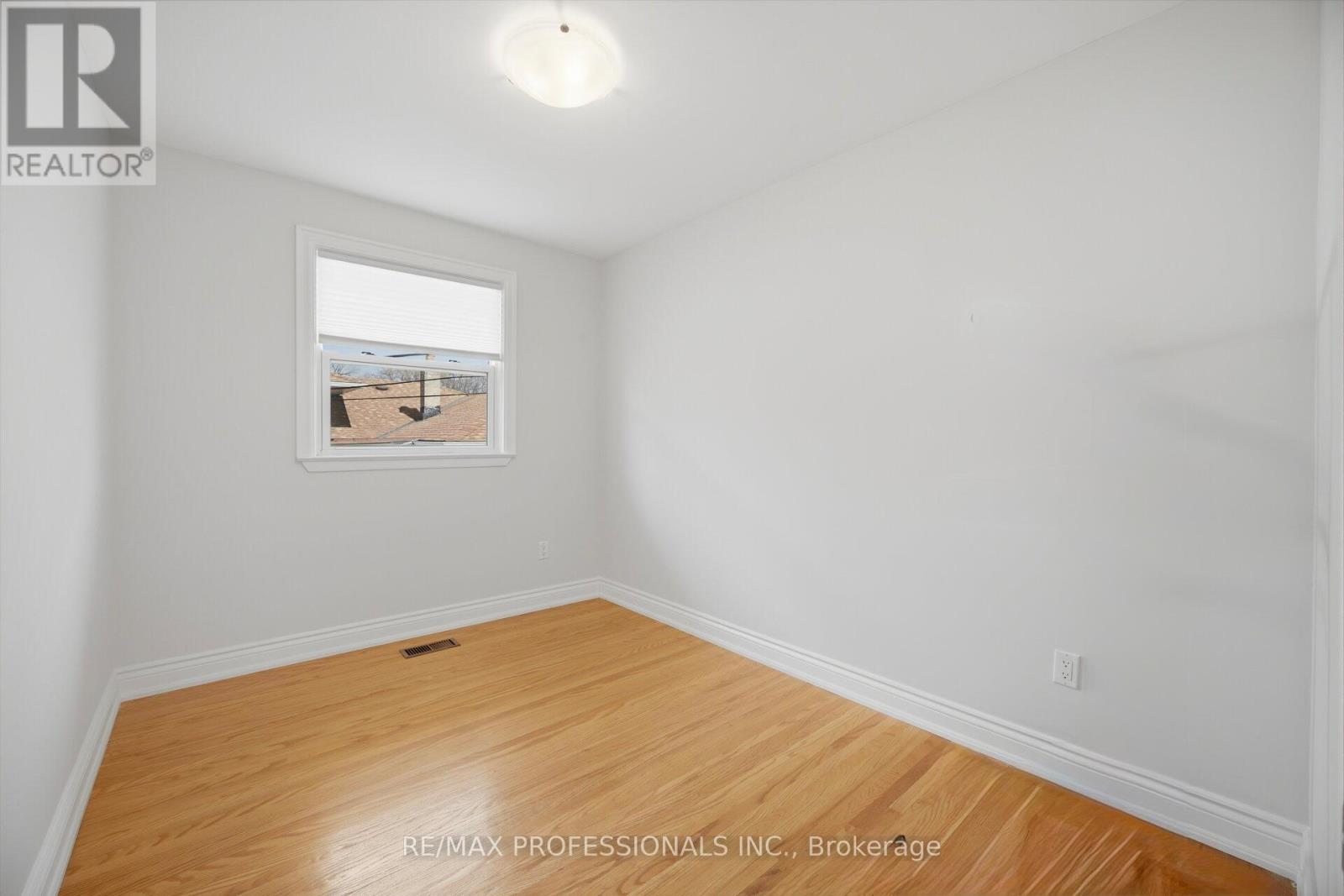 2 Thicket Road, Toronto, Ontario  M9C 2T3 - Photo 23 - W12938128