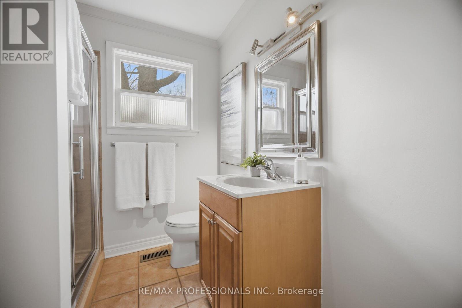 2 Thicket Road, Toronto, Ontario  M9C 2T3 - Photo 32 - W12938128