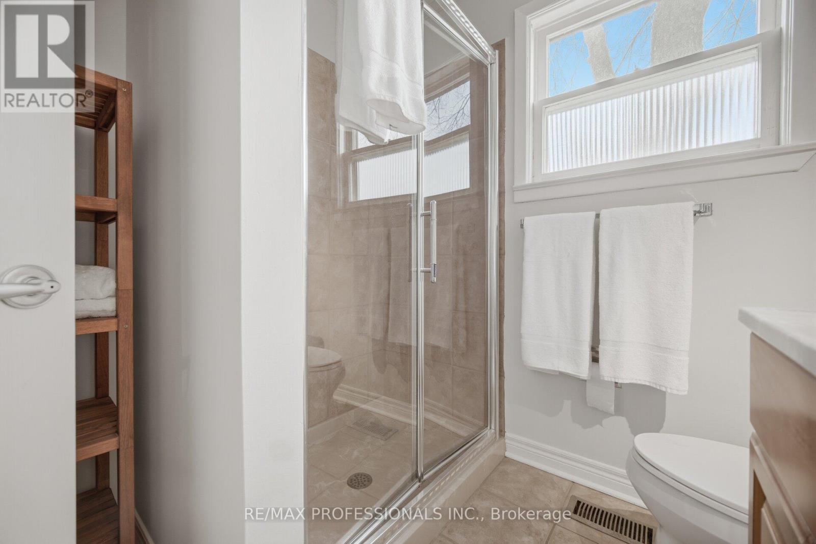 2 Thicket Road, Toronto, Ontario  M9C 2T3 - Photo 33 - W12938128