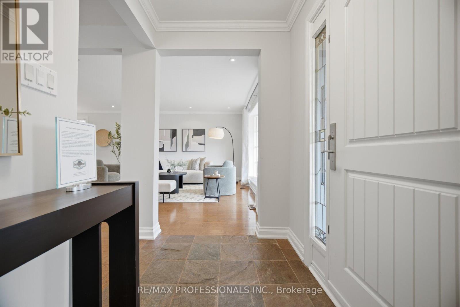 2 Thicket Road, Toronto, Ontario  M9C 2T3 - Photo 4 - W12938128