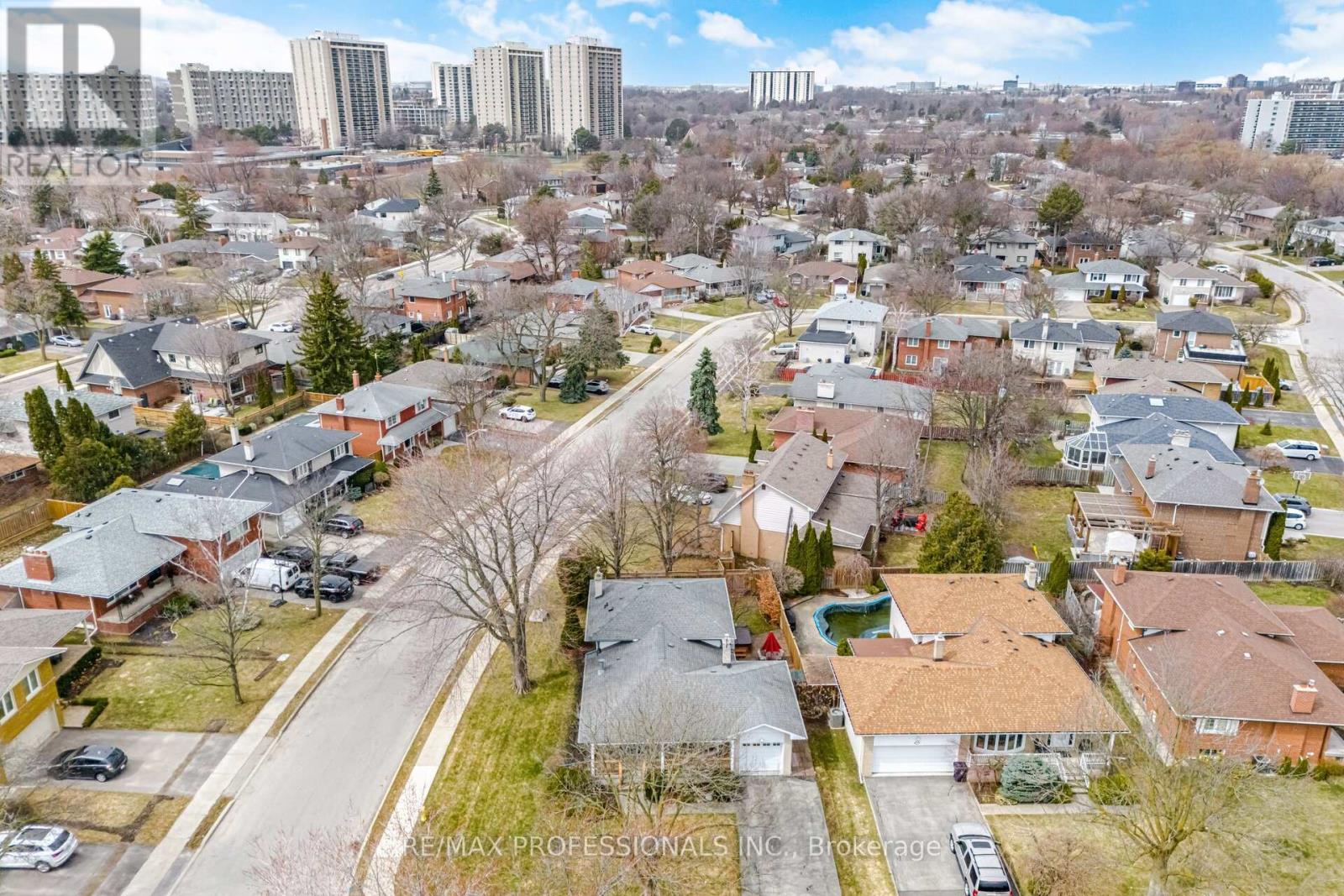 2 Thicket Road, Toronto, Ontario  M9C 2T3 - Photo 47 - W12938128