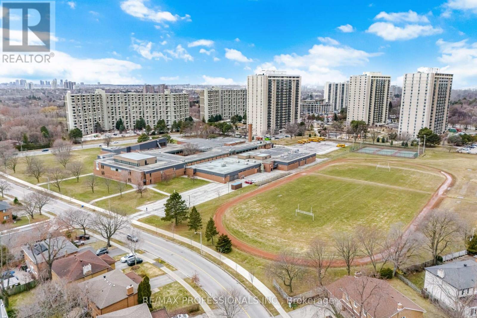 2 Thicket Road, Toronto, Ontario  M9C 2T3 - Photo 49 - W12938128