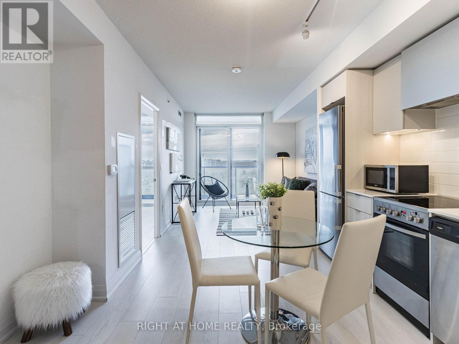 2610 - 30 Gibbs Road, Toronto (Islington-City Centre West), Ontario  M9B 0E4 - Photo 4 - W12938144