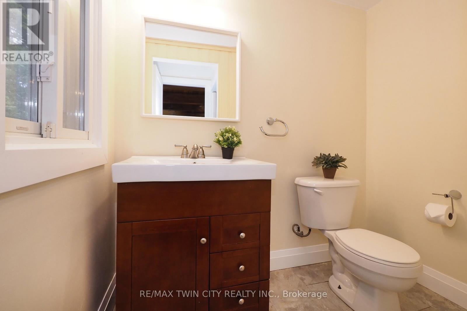 163 Pinegrove Crescent, Waterloo, Ontario  N2L 4T9 - Photo 23 - X12938116