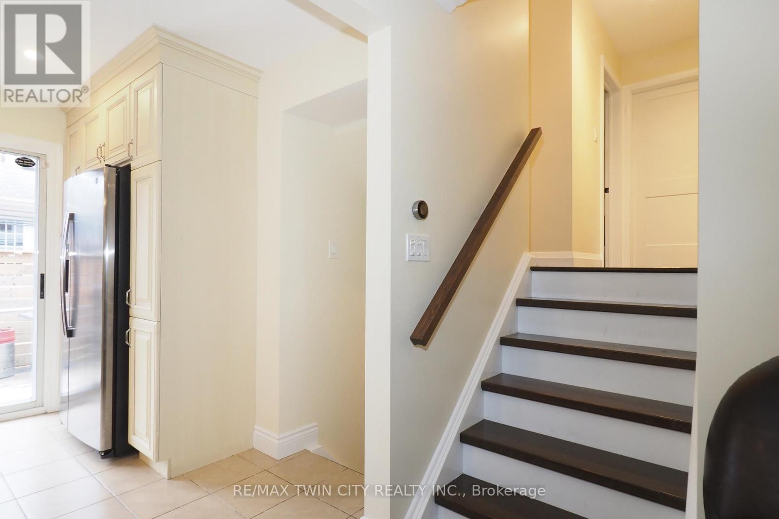 163 Pinegrove Crescent, Waterloo, Ontario  N2L 4T9 - Photo 24 - X12938116