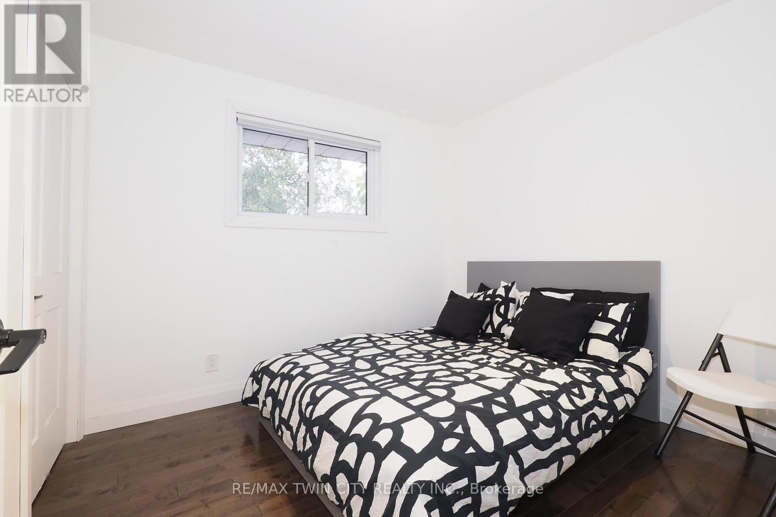 163 Pinegrove Crescent, Waterloo, Ontario  N2L 4T9 - Photo 25 - X12938116