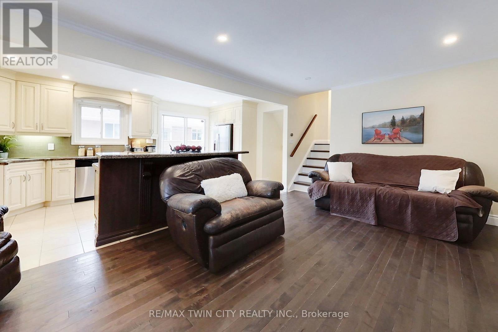 163 Pinegrove Crescent, Waterloo, Ontario  N2L 4T9 - Photo 9 - X12938116