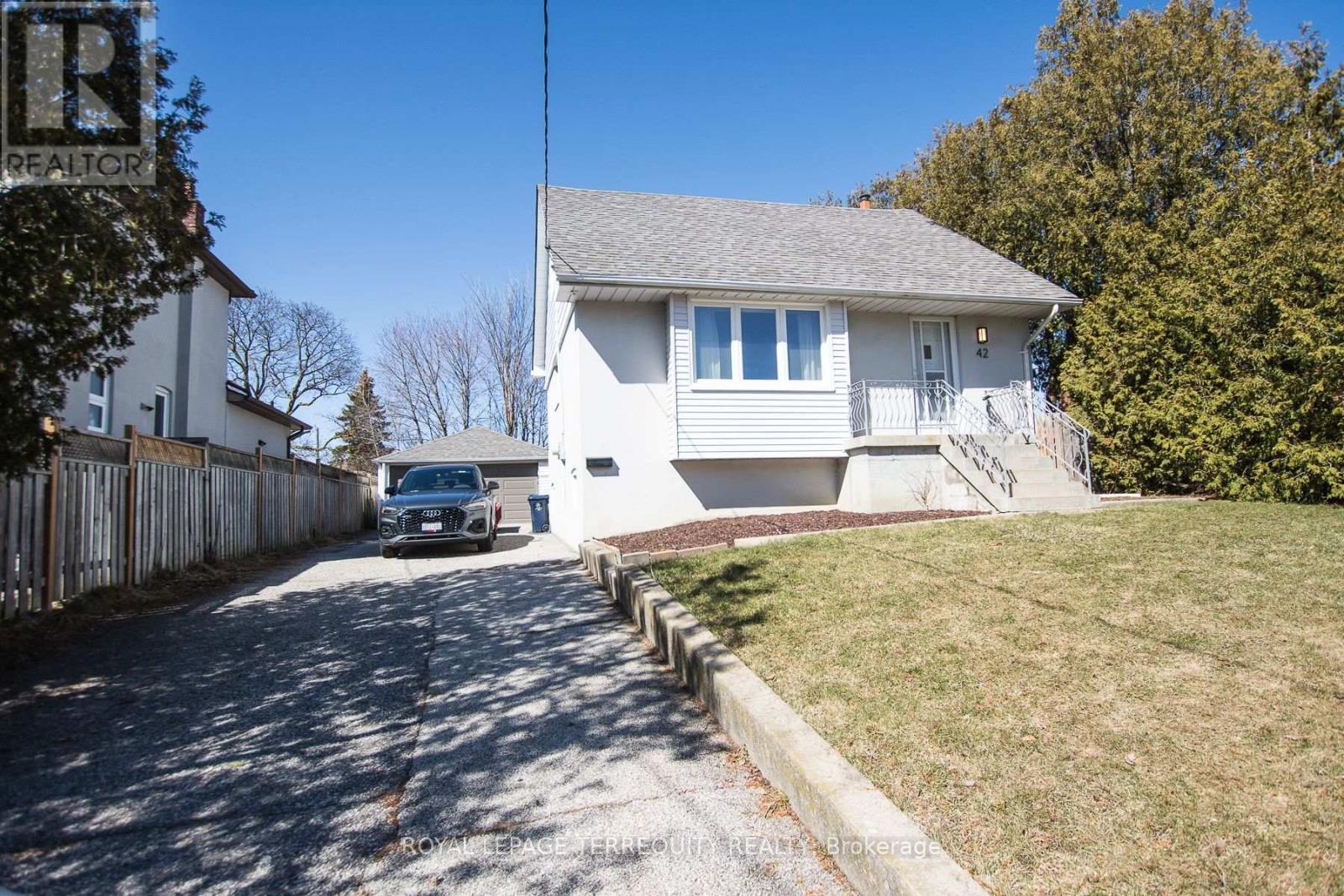 42 SUNRAY CRESCENT, Toronto, Ontario