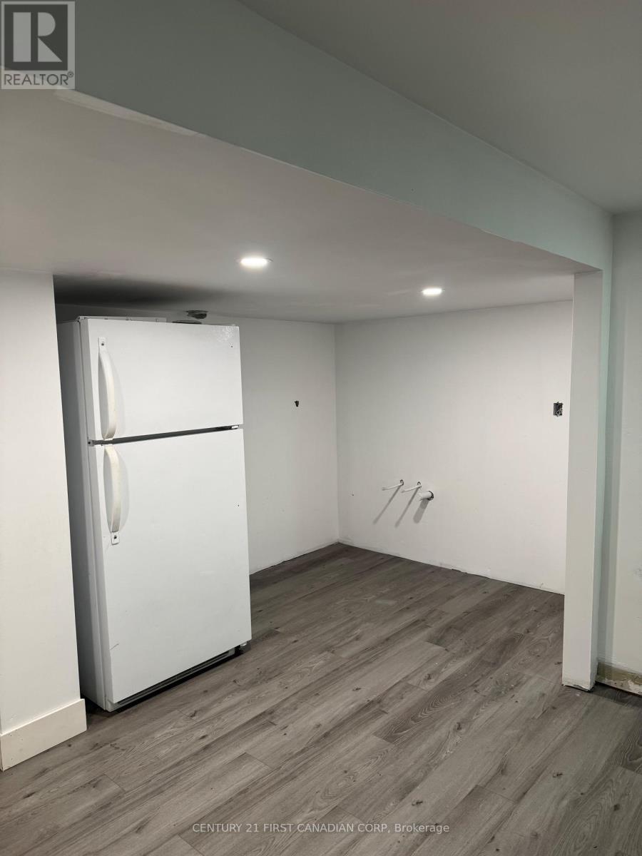 12 Noel Avenue, London East, Ontario  N5V 1A9 - Photo 25 - X12929310